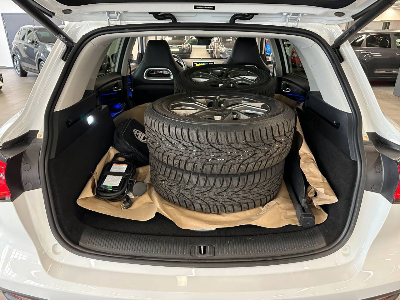 MG EHS PLUG-IN HYBRID LUXURY