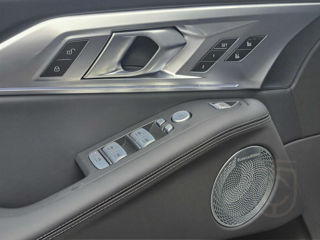 BMW XM M Drivers Gestiksteuerung B&W Surround DAB
