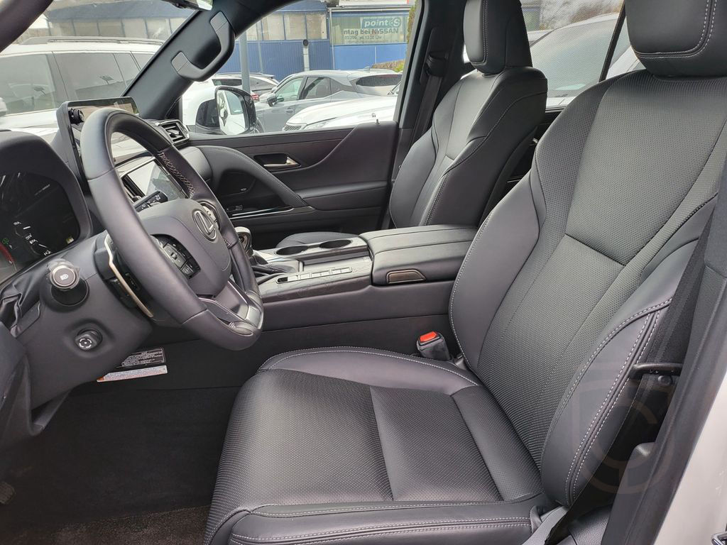 Lexus LX500+2025+FULL+RearTVs+12unitsBERLIN+EUvers&reg
