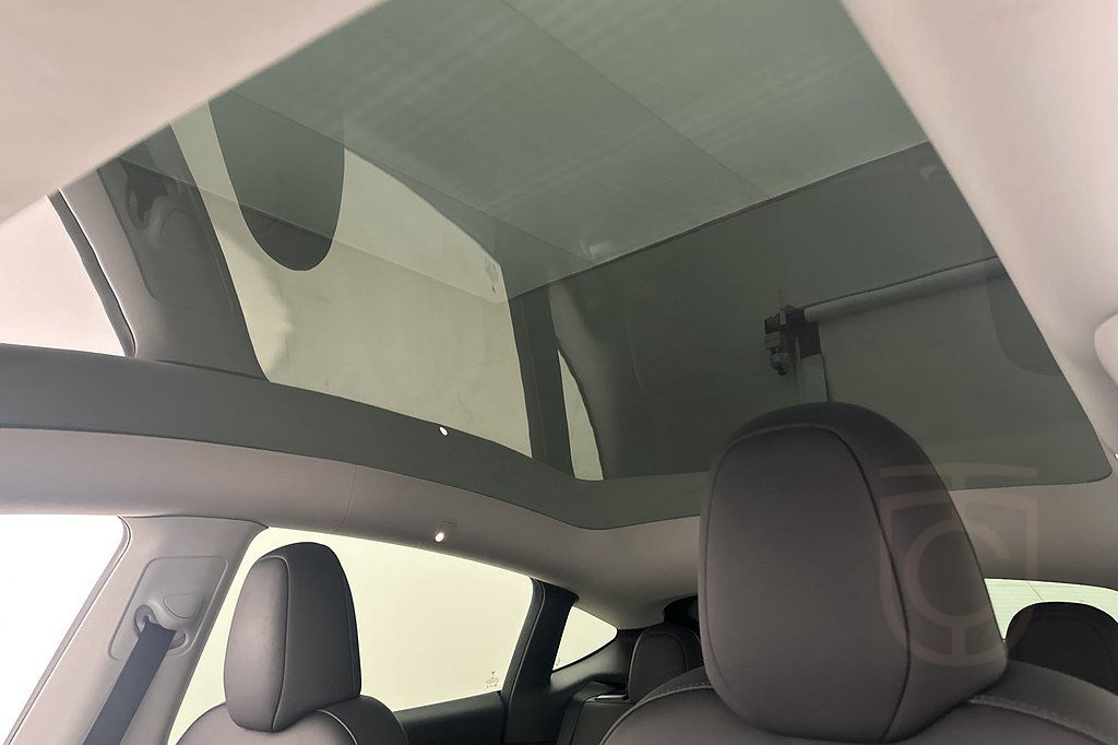 Tesla Model Y Standard Range RWD