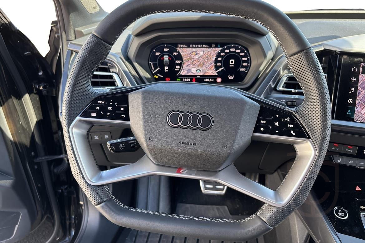 Audi Q4 45 e-tron quattro S-line Matrix