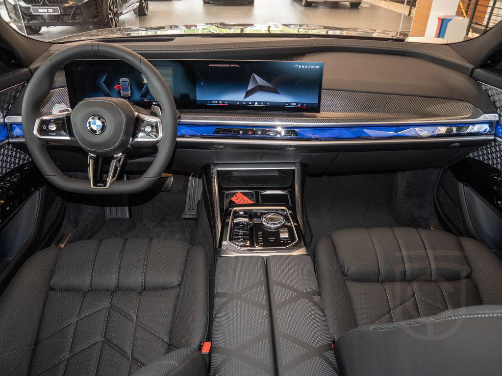 BMW 740d xDrive M-Sport ACC SITZBELÜFTUNG PANO 360°