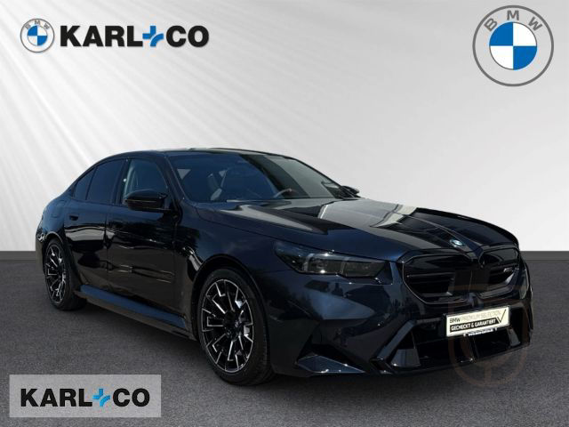 BMW M5 Limousine Carbon B&W Panorama IconicGlow LHZ