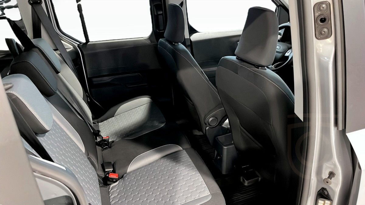 Ford Tourneo Courier Titanium