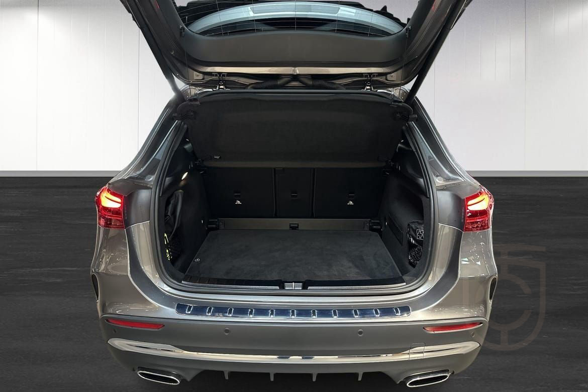 Mercedes-Benz GLA 200 AMG Panorama 360° Distronic