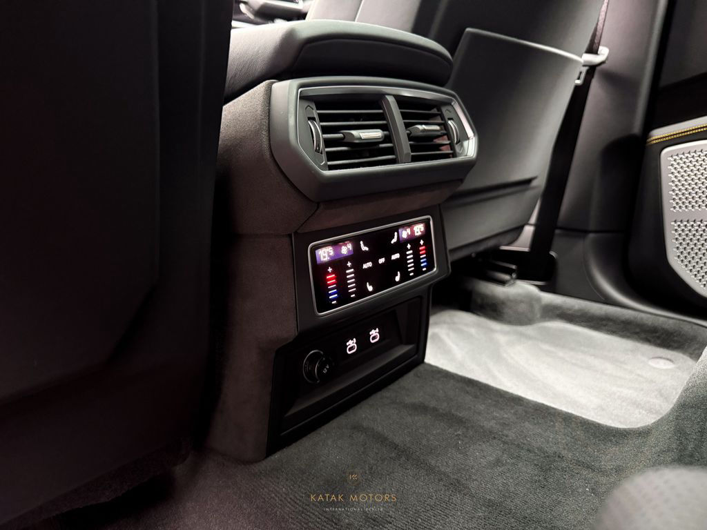 Lamborghini URUS SE HYBRID4.0 V8/PANO/HEAD-UP/COOL SEAT