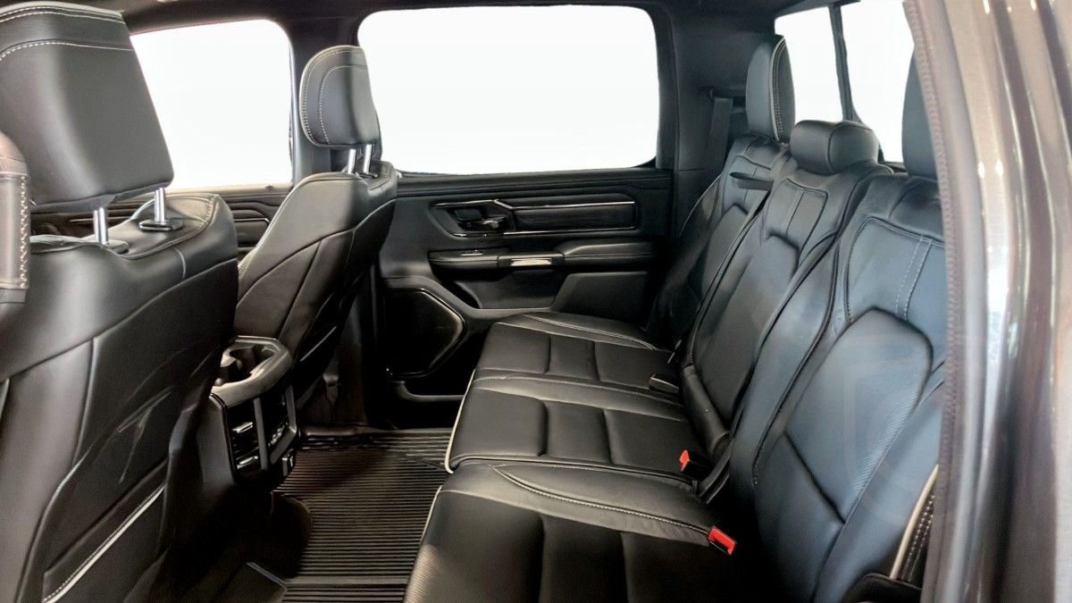 Dodge RAM 1500 Limited Crew Cab V8
