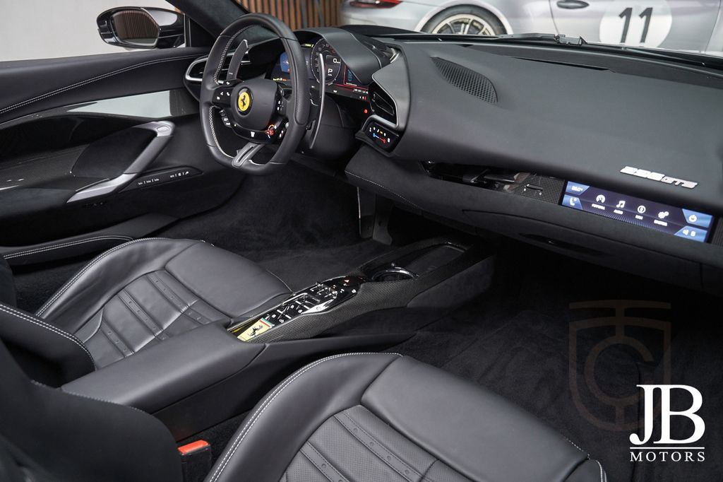 Ferrari 296 GTS Nero Daytona LIFT JBL CARBON SURROUND
