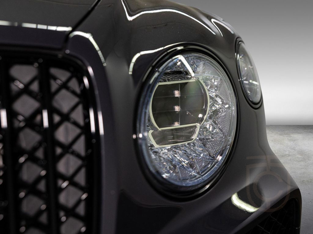 Bentley Bentayga Azure V8 |Black Line|Touring Spec|22" T