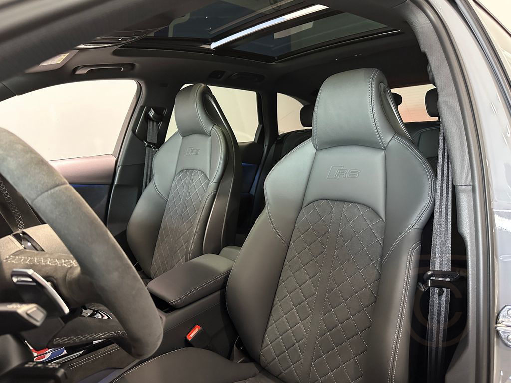 Audi RS 4 Avant 450PS Black PanoDach B&O HUD