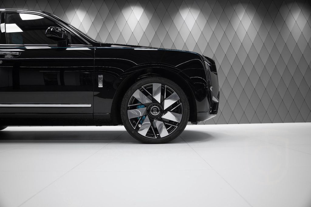 Rolls-Royce Cullinan Series II 2025 BLACK/TIFFANY 4 SEATS