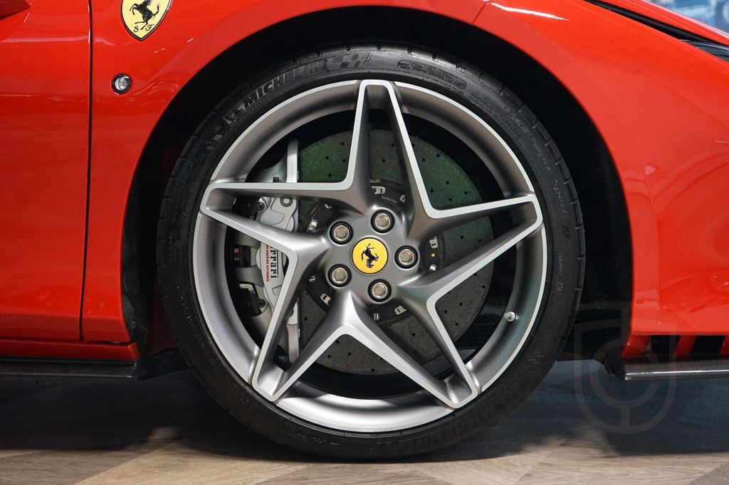 Ferrari F8*SPIDER*LIFT*CARBON*WARRANTY*295.372€ NETTO