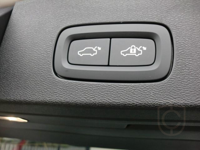 Volvo V60 T6 AWD Ultra Dark*Business-Paket*360Grad*B+W
