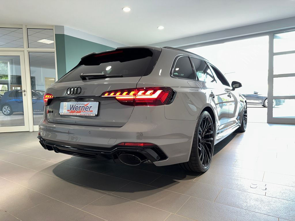 Audi RS 4 Avant 450PS Black PanoDach B&O HUD