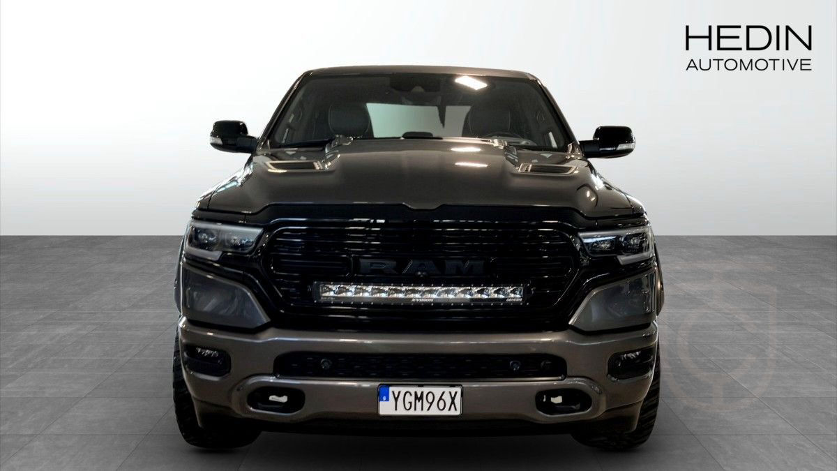 Dodge RAM 1500 Limited Crew Cab V8