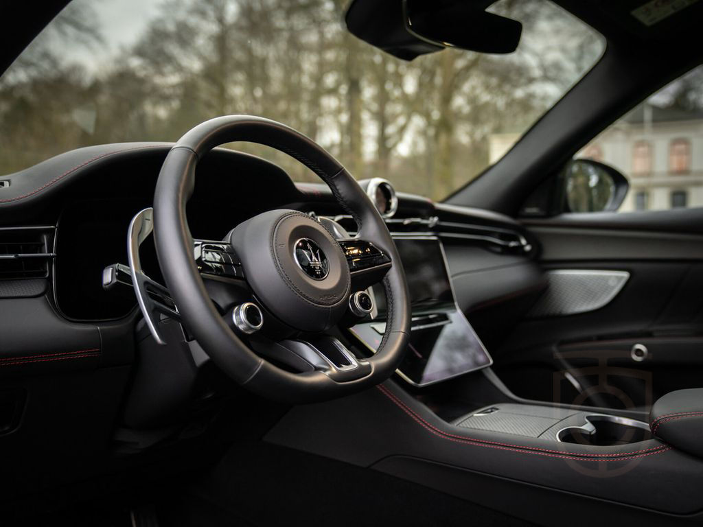 Maserati Grecale 3.0 V6 Trofeo 530pk | Sonus Faber | pano