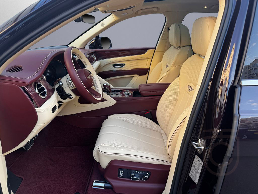 Bentley Bentayga AZURE V8 - MY25 - BENTLEY BERLIN -