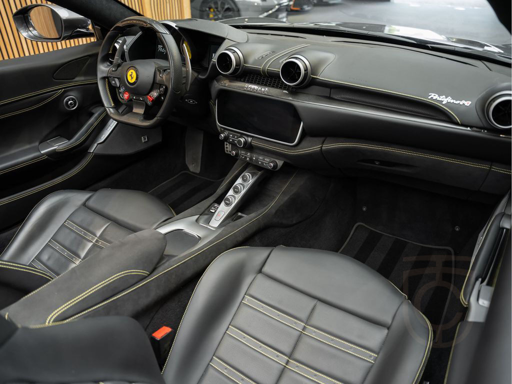 Ferrari Portofino M V8 HELE Carbon Daytona Seats 3.9 Por