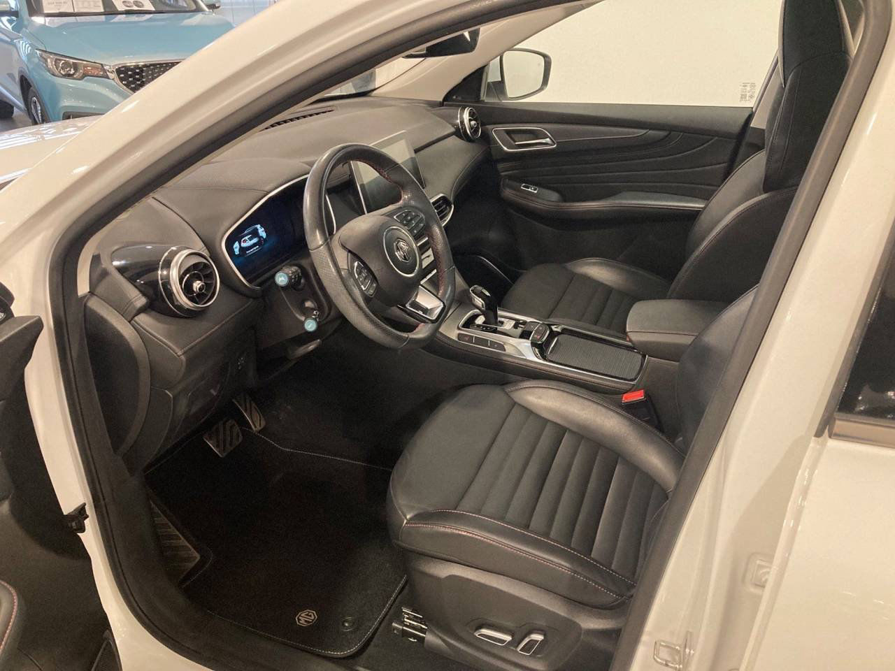 MG EHS PLUG-IN HYBRID LUXURY