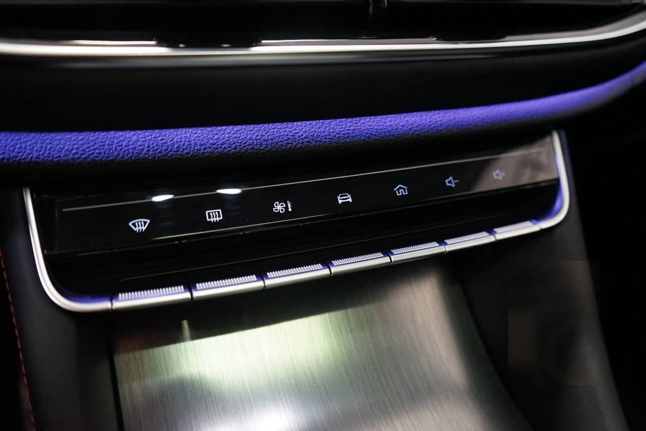 MG EHS Plug-In Hybrid Luxury 1