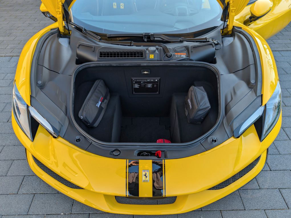 Ferrari 296 GTB/Voll PPF/Daytona Racing Sitze/LED Lenkra