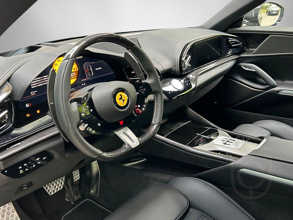 Ferrari Purosangue / Carbon / Glasdach / LED