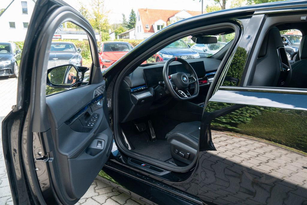 BMW M5 Limousine/ DRIVING PROF. / COMFORT PAKET/ B&W
