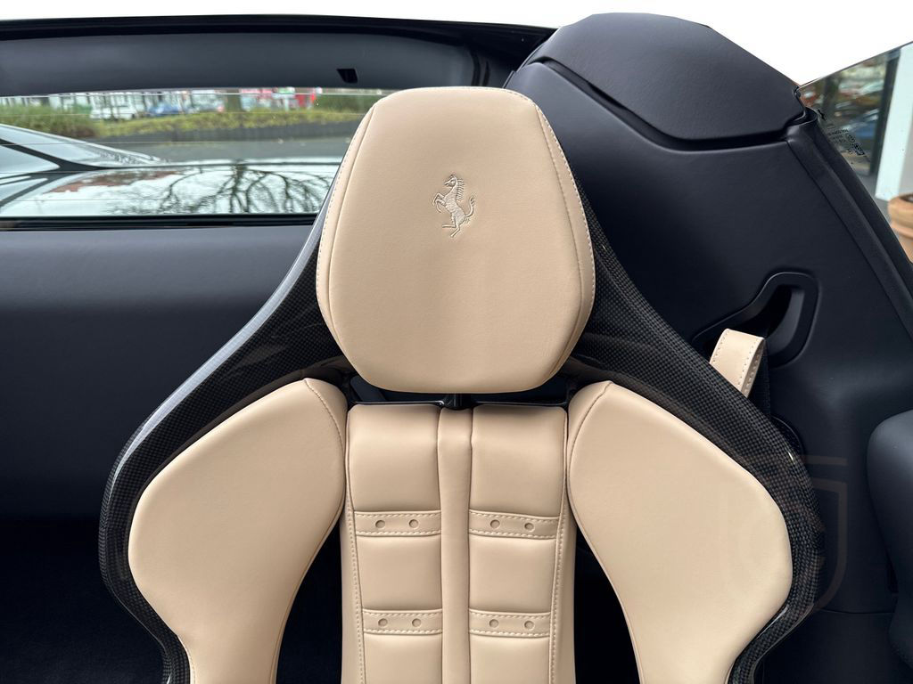 Ferrari 296 GTS 40.000€ an Optionals