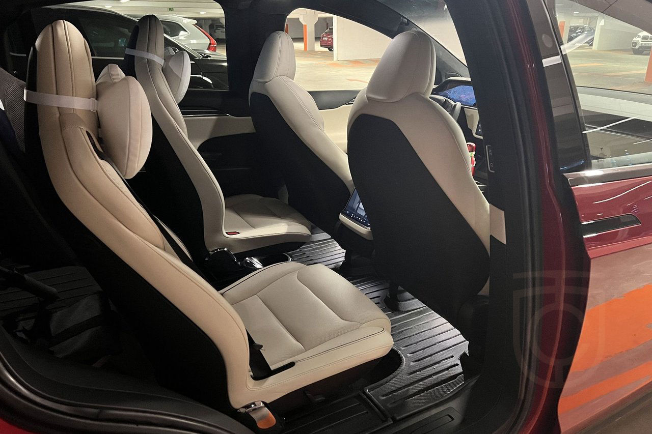 Tesla Model X PLAID