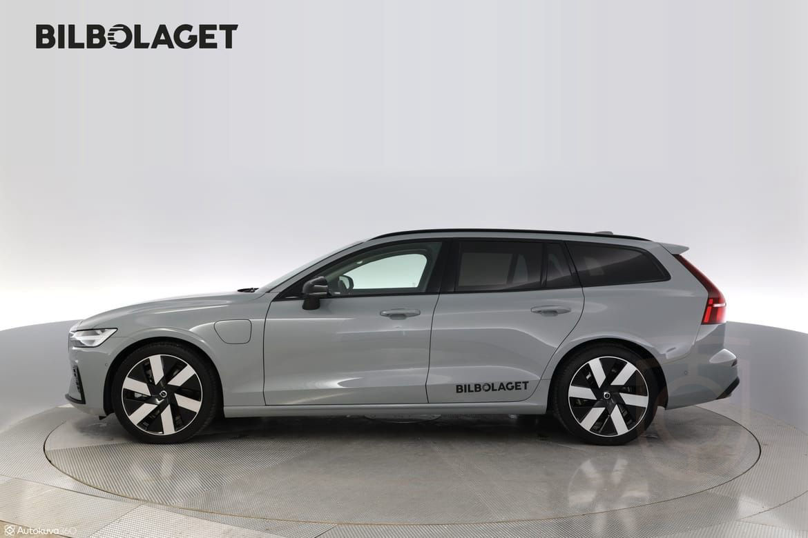 Volvo V60 Recharge T6 II Ultima Dark B&W,Drag.
