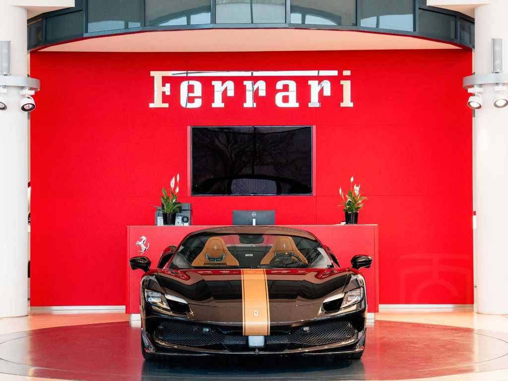 Ferrari 296 GTS Atelier*Lift*Carbon*Lackierte-Nummern