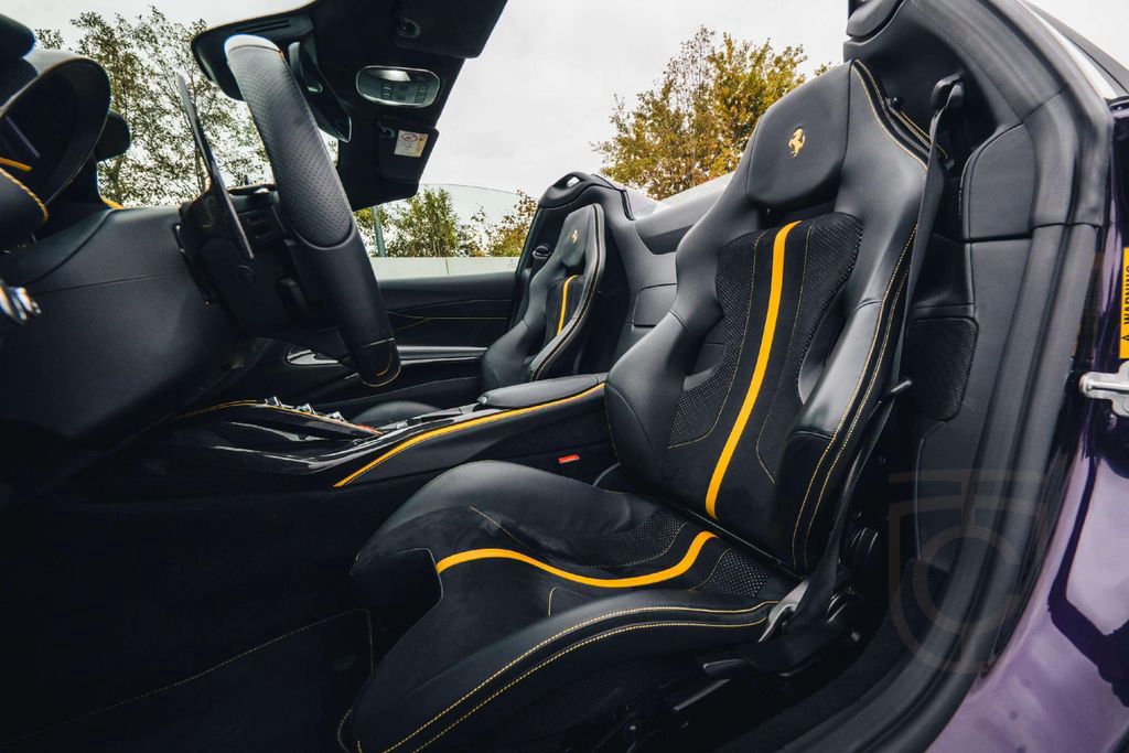 Ferrari 812 GTS Atelier/ Viola Hong Kong / Carbon / VAT