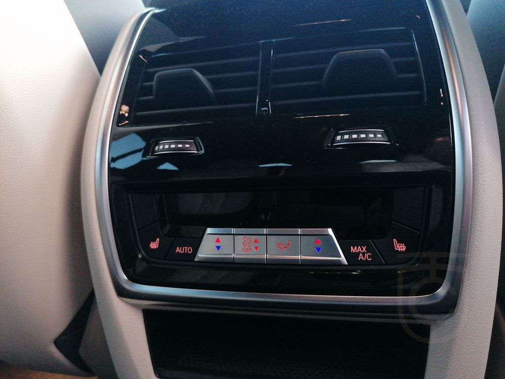 BMW X6 M60i xDrive M Sportpaket Pro HuD AHK Carbon
