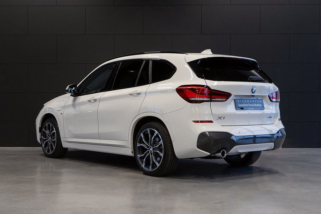 BMW X1 xDrive 25e M-Sport / Connected / Läder / Drag/ 19 tum