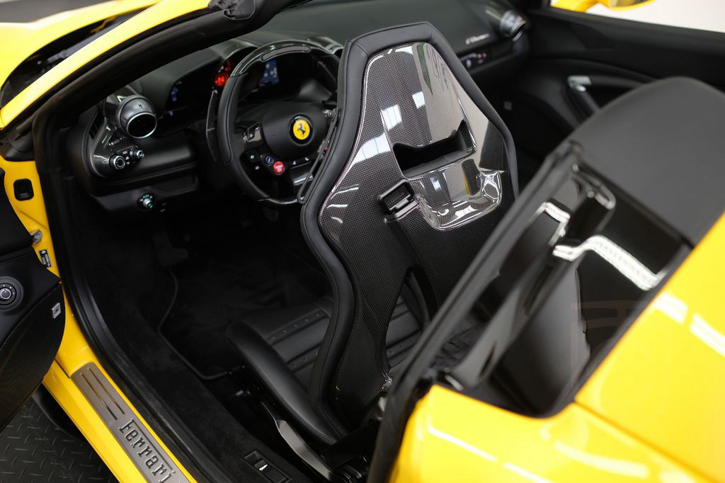 Ferrari F8 Spider/CARBON/LIFT/PASS.DISPL/RACINGSEATS/JBL
