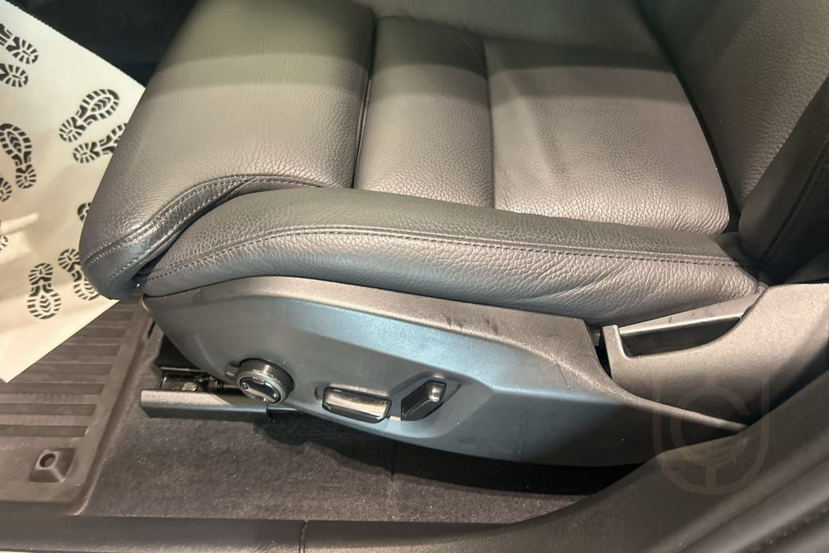 Volvo XC60 B4 AWD Diesel Plus Dark