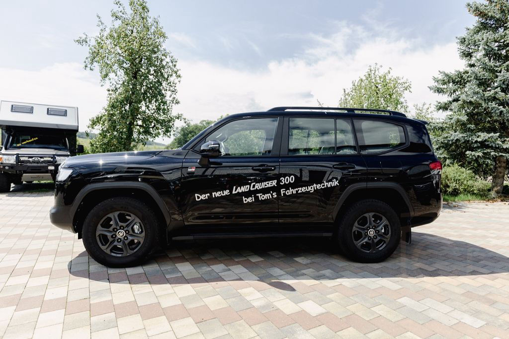 Toyota Land Cruiser 300 GR Sport