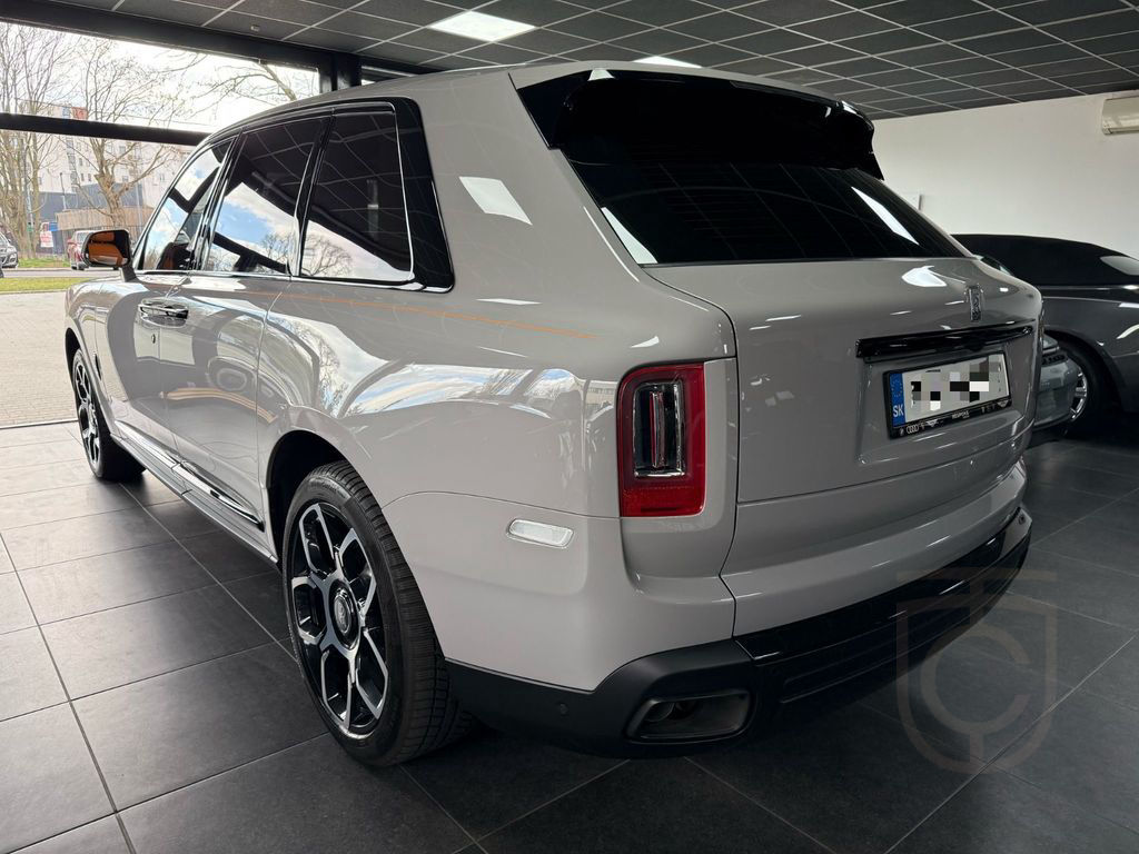Rolls-Royce Cullinan- 4 seats- Bespoke- Starlight- Tables+TV