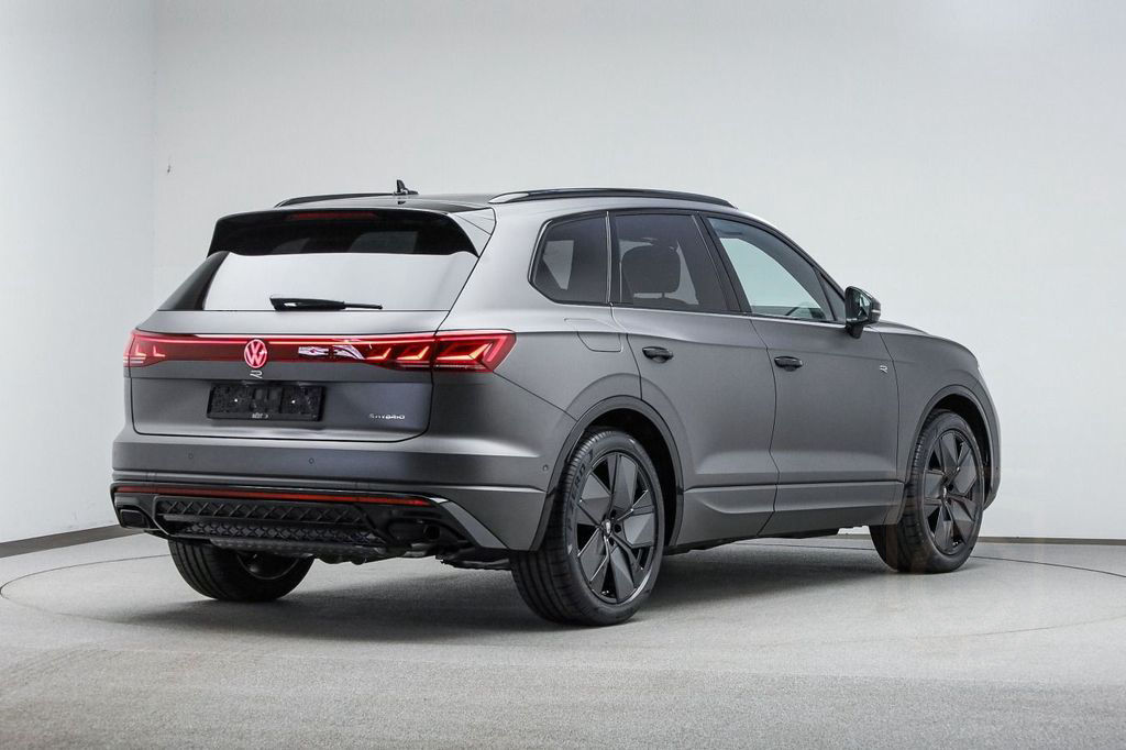 Volkswagen Touareg R 3.0 V6 eHybrid 4M MATT*PANO*DYNAUDIO*M