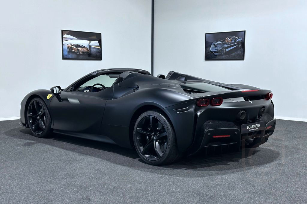Ferrari SF90 Spider | Lift | LED | Carbon | Racing-Seats