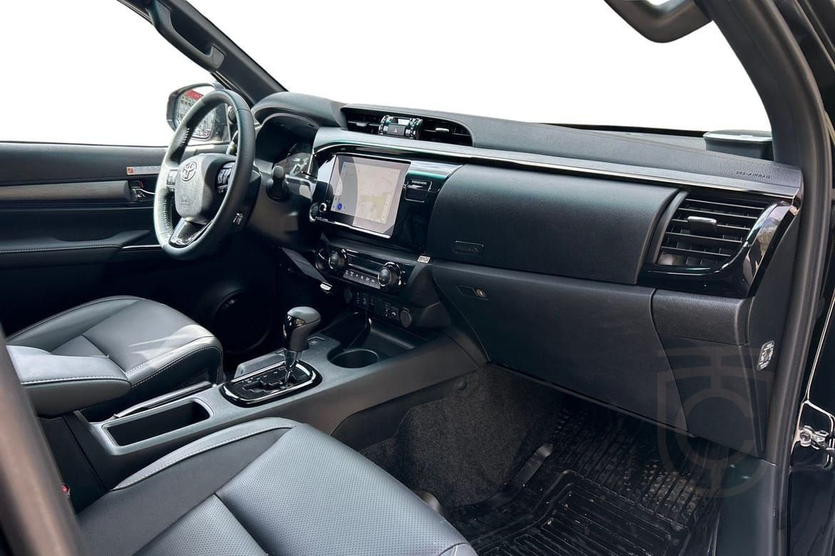 Toyota Hilux D-CAB 2,8 MHEV INVINCIBLE KOMF X-LJUS