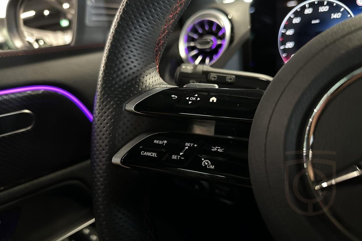 Mercedes-Benz GLA 200 AMG Panorama 360° Distronic