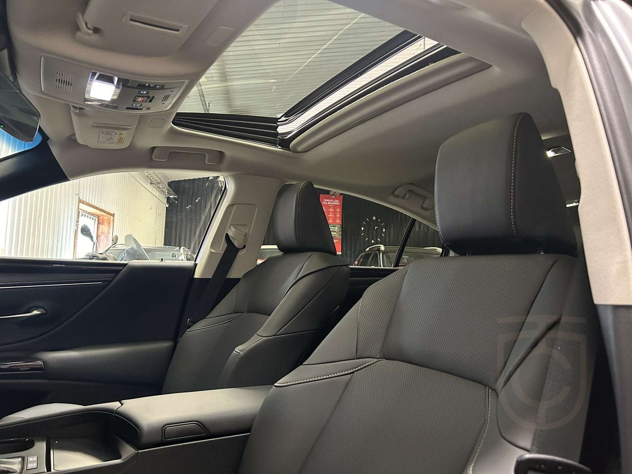 Lexus ES 300h 2.5 E-CVT Limited Edition