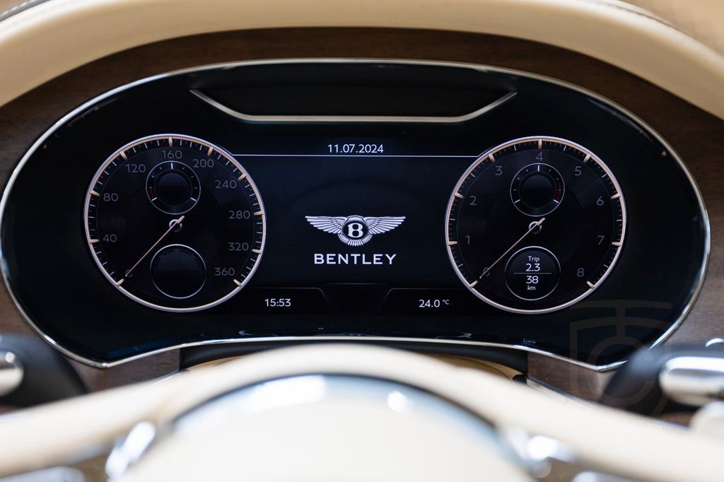 Bentley Flying Spur Azure V8