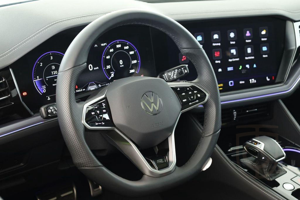 Volkswagen Touareg 3.0 TDI 4M R-Line Leder Pano DCC 22" AHK