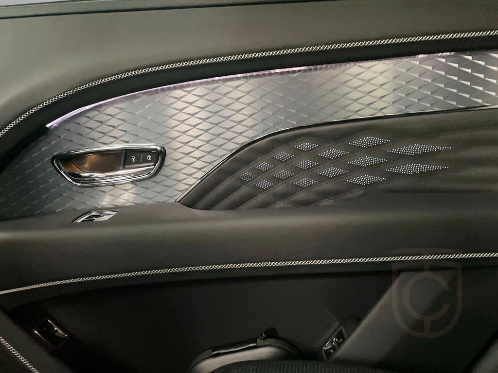 Bentley Bentayga EWB 4.0 Mulliner - Naim/Pano