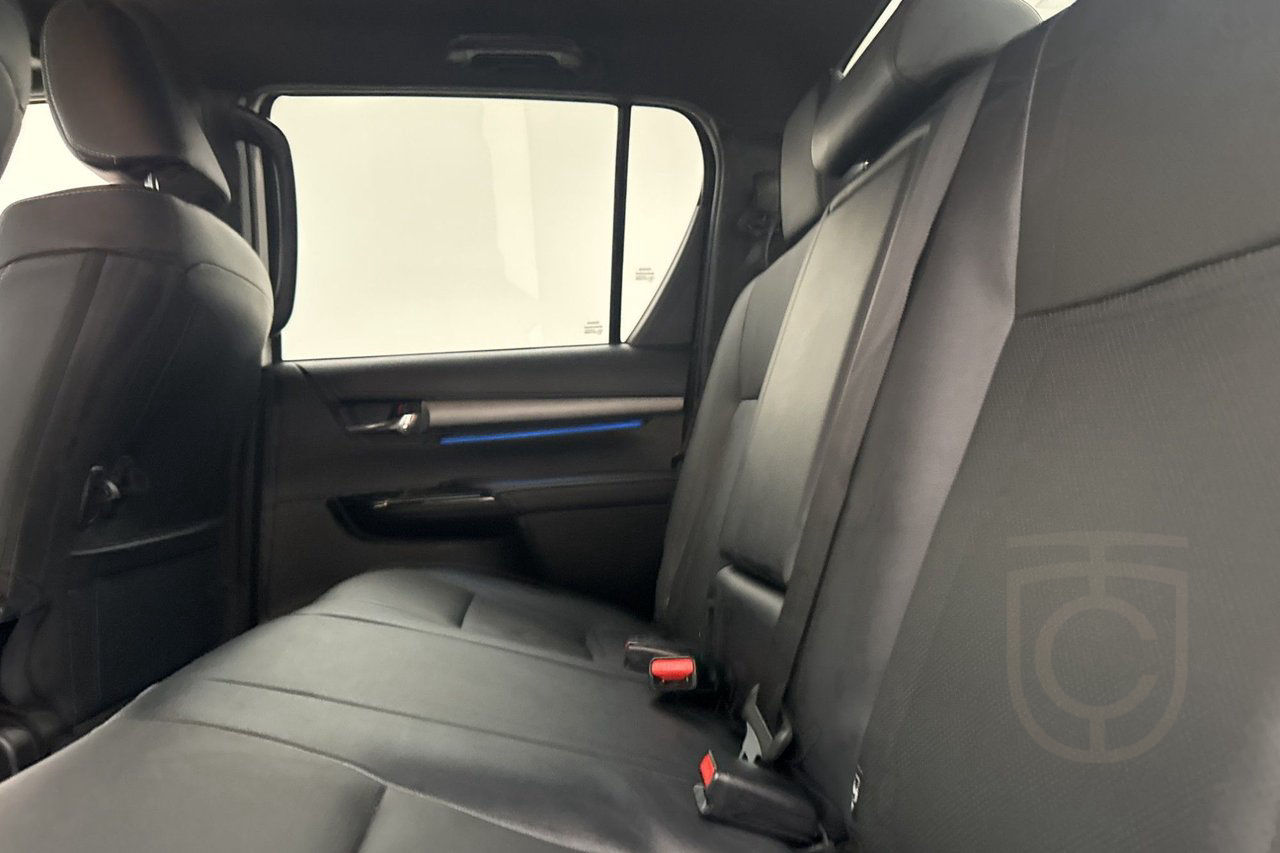 Toyota Hilux Invincible 2.8 4WD