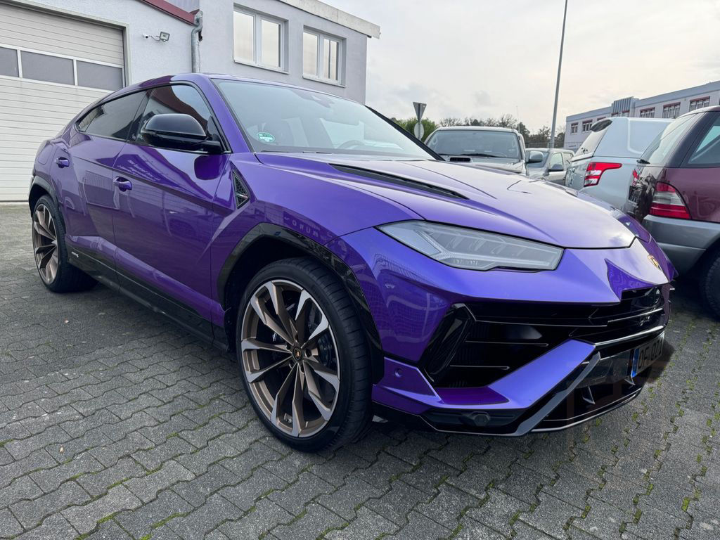 Lamborghini Urus S"Viola Mithras-Nero Ade / Akrapovic