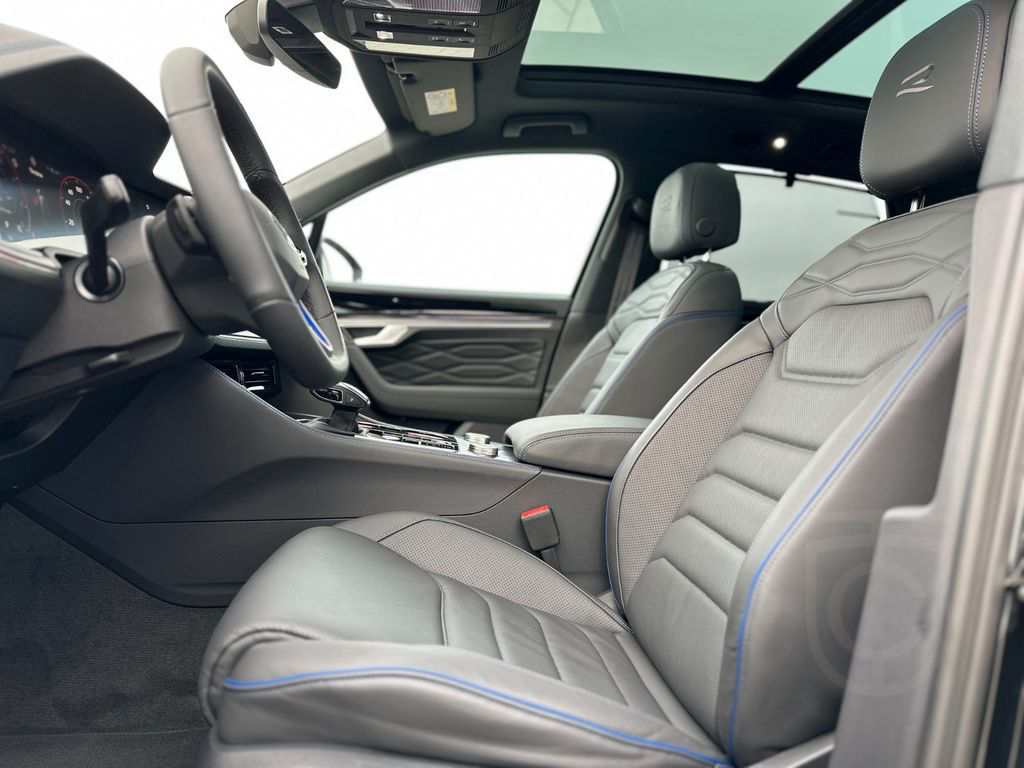 Volkswagen Touareg R eHYBRID+AHK+PANO+DYNAUDIO+SOFTCLOSE