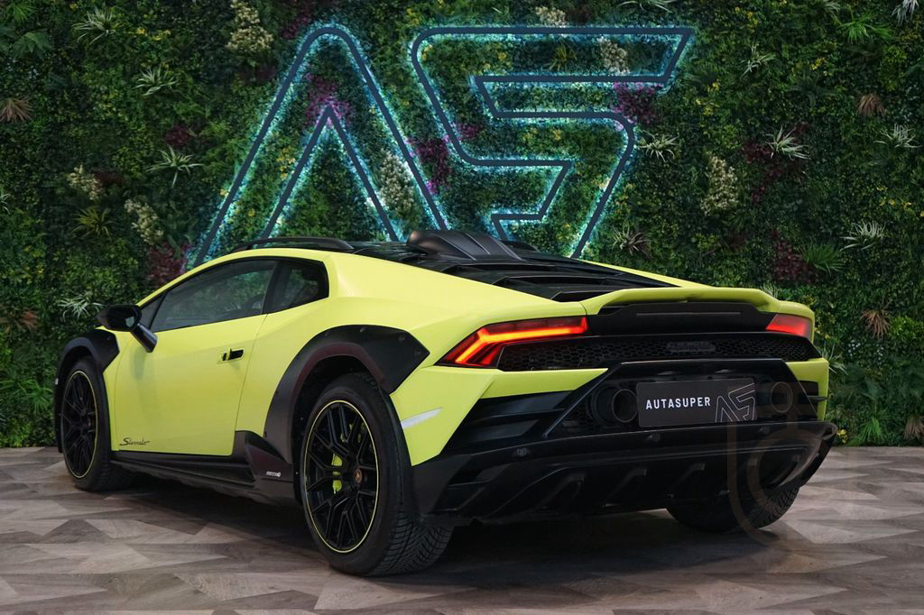 Lamborghini Huracán Sterrato*Ad-PERS*63*MATT*300.826€ NETTO